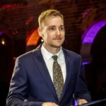Niklas Barth, founder of MeetYu, in a navy suit at a professional event